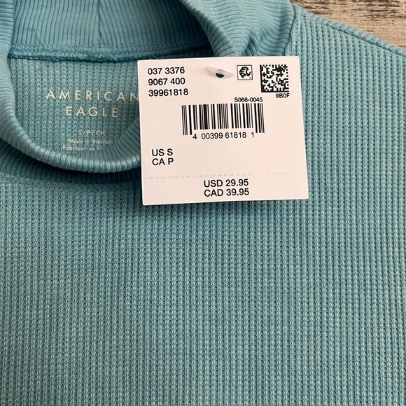 American Eagle women’s cropped mock neck long sleeve. Size small - Picture 3 of 4